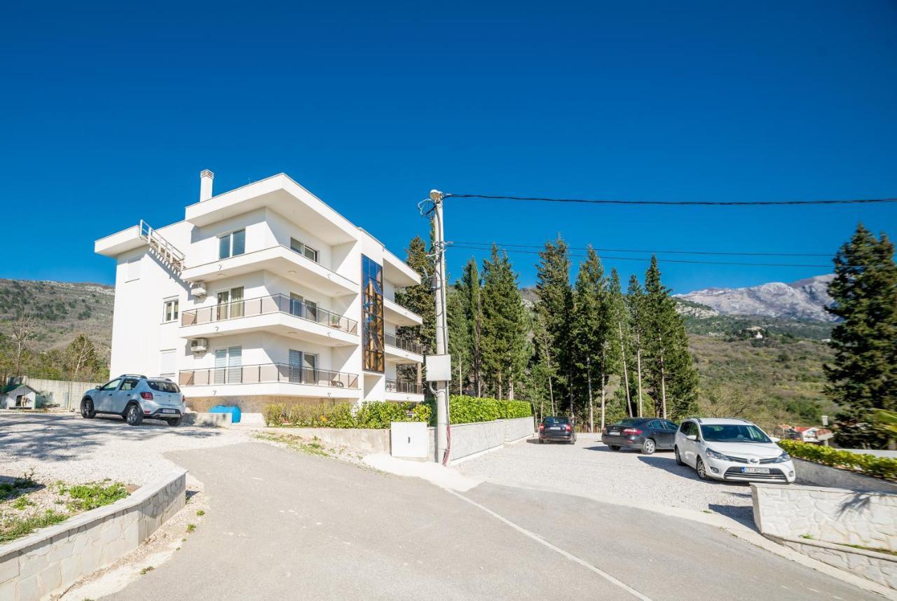 Happy Home Tivat Exterior foto